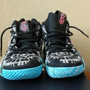 Kyrie Venice Beach...